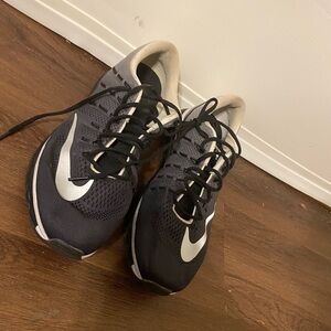 Nike Men's Black and Silver Athletic Shoes
